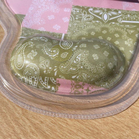 NWT Urban Outfitters Graphic Print Wrist Rest Mousepad - Picture 4 of 6